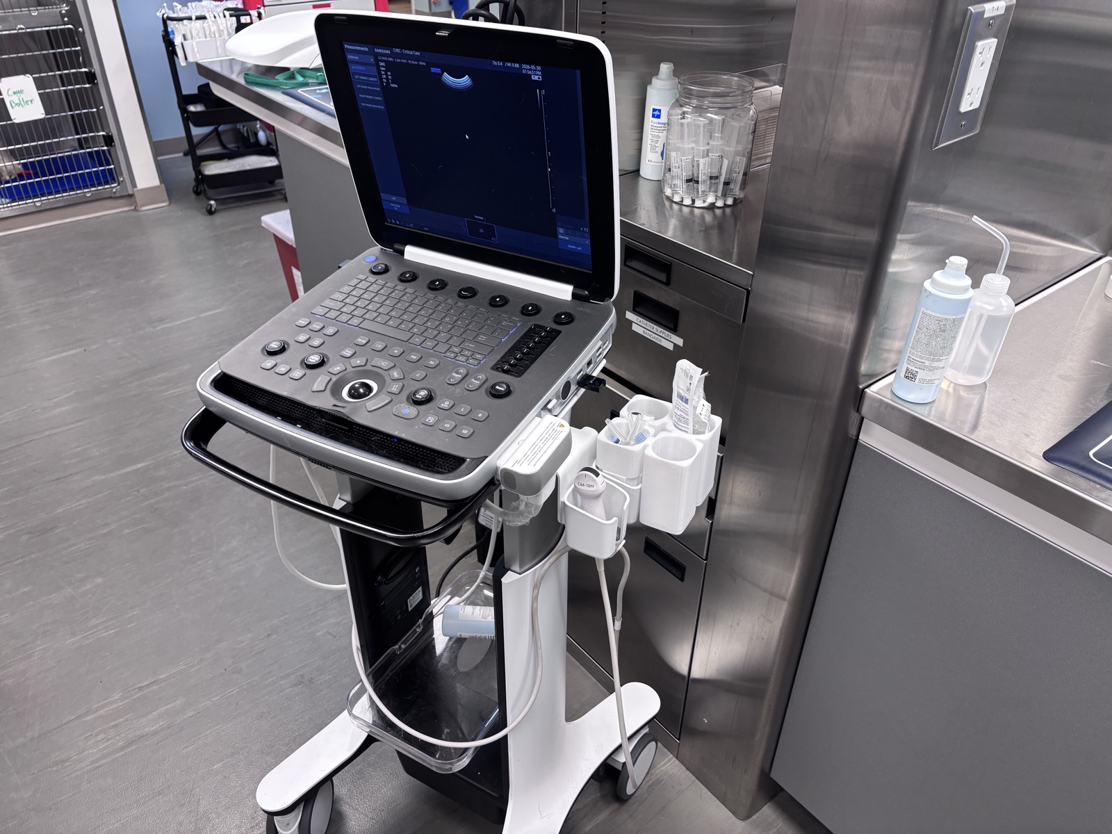 Veterinary FAST Scan Workflow: How Equipment Disorganization Costs Critical Minutes
